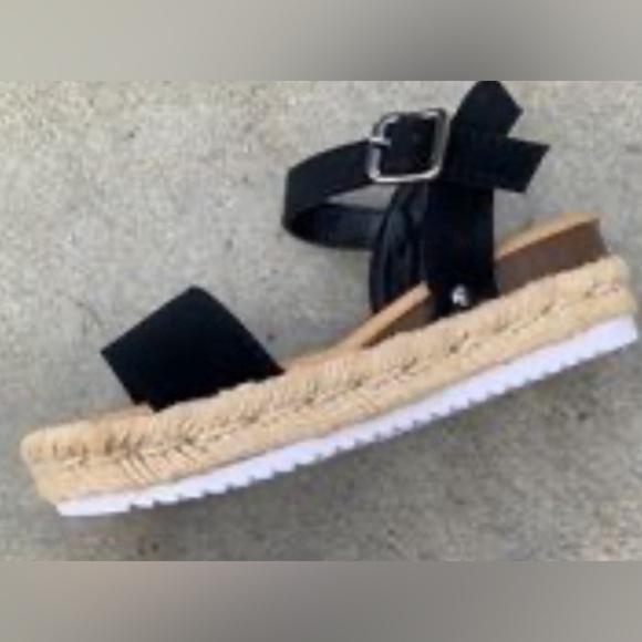 Black strap and nude weave Platform sandals new in box/ nwt - Picture 3 of 9